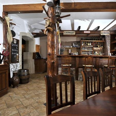 Pension U Vsech Certu Йичин Экстерьер фото
