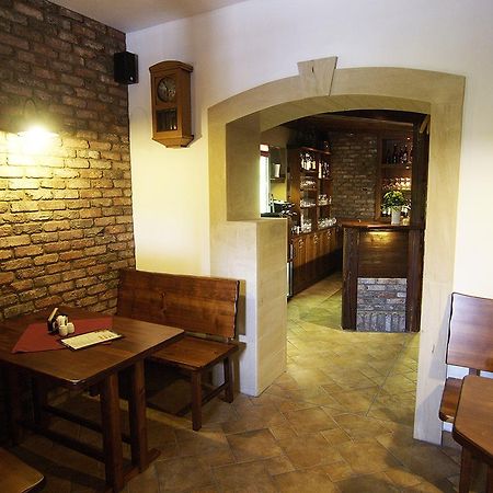 Pension U Vsech Certu Йичин Экстерьер фото