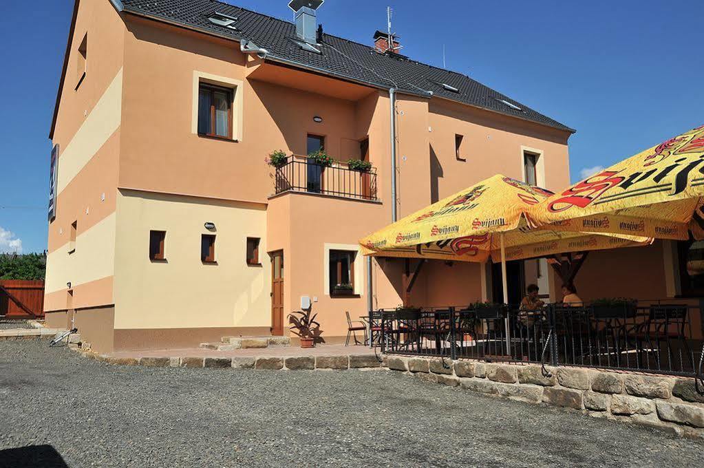 Pension U Vsech Certu Йичин Экстерьер фото